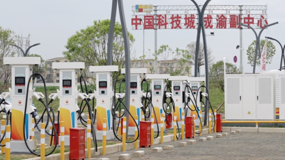 綿陽(yáng)機(jī)場(chǎng)停車場(chǎng)充電站正式投入使用